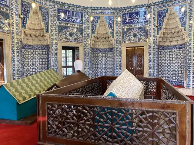 Hürrem Sultan vefatının 463. yılında kabri başında anıldı Hürrem Sultan vefatının 463. yılında kabri başında anıldı
