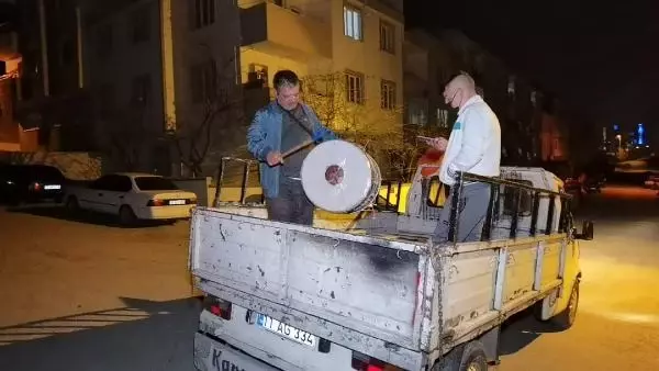 Bursa İnegöl'de Ramazan davulcusundan koronavirüslü mani Bursa İnegöl'de Ramazan davulcusundan koronavirüslü mani