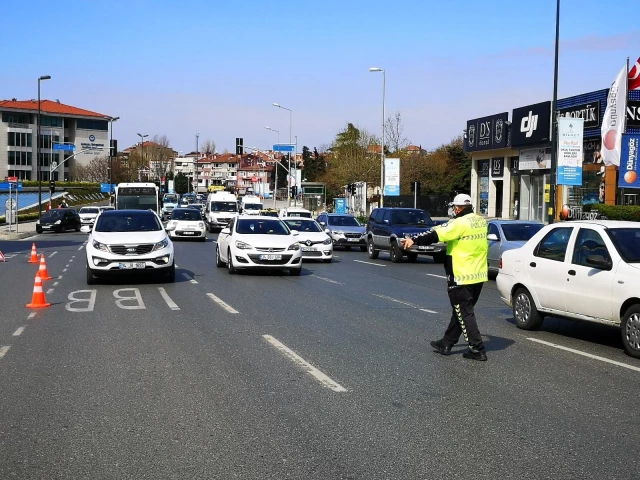 İstanbul'da yoğun bölgelerde trafik denetimi