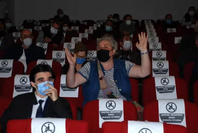 İzmir Kuzey-Doğu Çevre Otoyolu toplantısında CHP'ye tepki İzmir Kuzey-Doğu Çevre Otoyolu toplantısında CHP'ye tepki