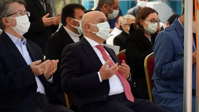 Keçiören Belediye Başkanı Altınok: 'İnsanlarımız kardeşlerimize gönüllerini gönderiyor' Keçiören Belediye Başkanı Altınok: 'İnsanlarımız kardeşlerimize gönüllerini gönderiyor'