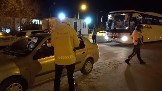 Trafikte HES sorgulaması: Temaslı baba ve kızını ağır ceza! Trafikte HES sorgulaması: Temaslı baba ve kızını ağır ceza!
