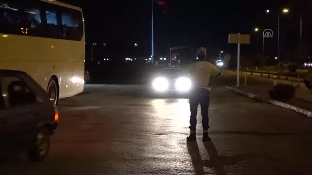 Trafikte HES sorgulaması: Temaslı baba ve kızını ağır ceza! Trafikte HES sorgulaması: Temaslı baba ve kızını ağır ceza!