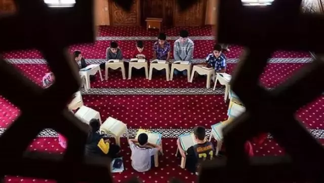 KKTC'de Kur'an kursları kapatıldı, Türkiye'den sert tepki geldi KKTC'de Kur'an kursları kapatıldı, Türkiye'den sert tepki geldi