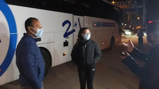 Korona ile nasıl mücadele edeceğiz! Anne pozitif, baba ve kızı sokakta yakalandı Korona ile nasıl mücadele edeceğiz! Anne pozitif, baba ve kızı sokakta yakalandı