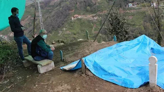 Koronavirüsten 5,5 ayda 8 ferdini kaybeden aile, aşı önceliği istedi Koronavirüsten 5,5 ayda 8 ferdini kaybeden aile, aşı önceliği istedi