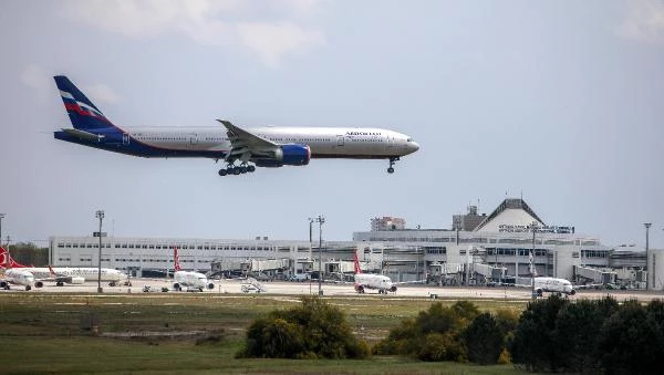 Rus uçakları, Antalya'ya boş gelip dolu dönüyor
