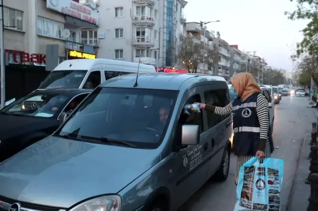 Şahinbey'de iftara yetişemeyenler için İftara 5 kala projesi Şahinbey'de iftara yetişemeyenler için İftara 5 kala projesi