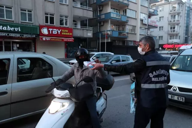 Şahinbey'de iftara yetişemeyenler için İftara 5 kala projesi Şahinbey'de iftara yetişemeyenler için İftara 5 kala projesi