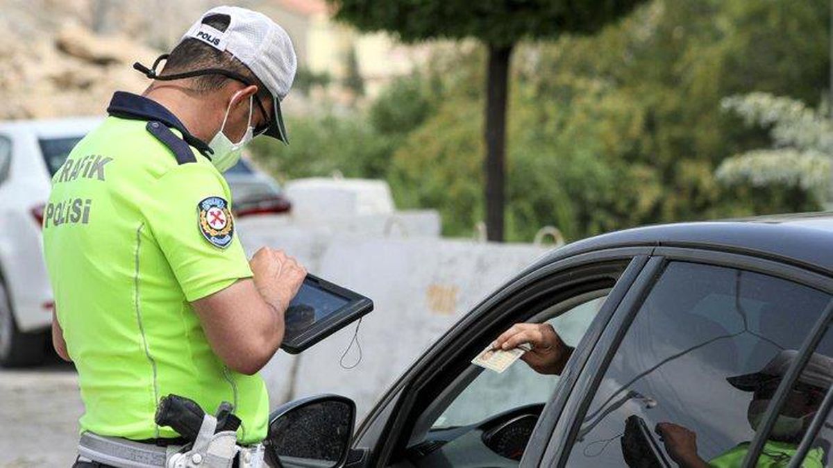 Son Dakika: Sokağa çıkma kısıtlaması saatlerinde şehirler arası yollardaki araçlara sıkı denetim geliyor