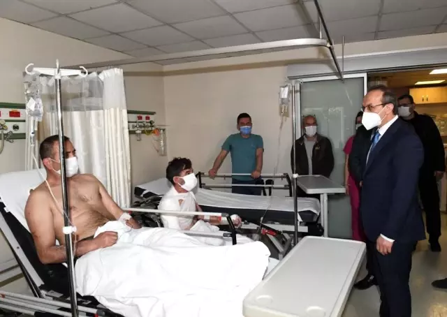 Son dakika! Vali Yavuz, fabrikadaki patlamada yaralanan işçileri ziyaret etti