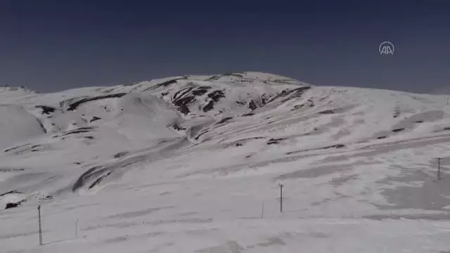 Van'ın İran sınırı 64 kilometrelik duvarla daha güvenli hale getirilecek Van'ın İran sınırı 64 kilometrelik duvarla daha güvenli hale getirilecek
