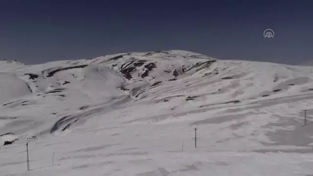 Van'ın İran sınırı 64 kilometrelik duvarla daha güvenli hale getirilecek Van'ın İran sınırı 64 kilometrelik duvarla daha güvenli hale getirilecek