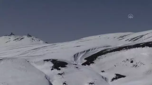 Van'ın İran sınırı 64 kilometrelik duvarla daha güvenli hale getirilecek Van'ın İran sınırı 64 kilometrelik duvarla daha güvenli hale getirilecek