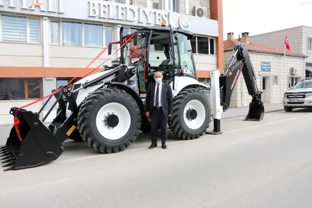 Yahyalı Belediyesi yeni iş makinasını bünyesine kattı Yahyalı Belediyesi yeni iş makinasını bünyesine kattı