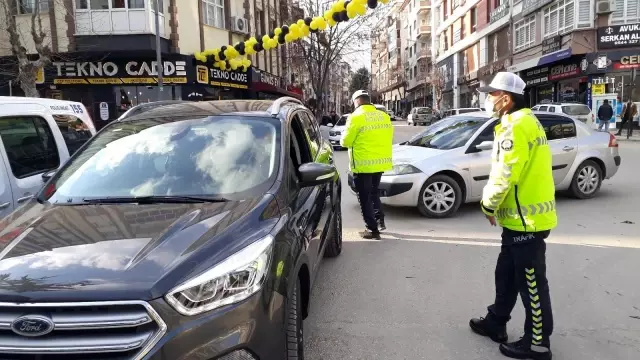 613 araçta trafik ve korona virüs denetimi 613 araçta trafik ve korona virüs denetimi