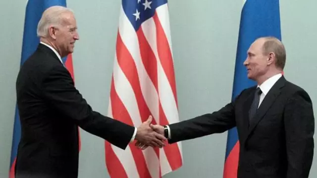 ABD Başkanı Biden, Putin'e 'Klutin' deyince sosyal medyanın gündemine oturdu ABD Başkanı Biden, Putin'e 'Klutin' deyince sosyal medyanın gündemine oturdu