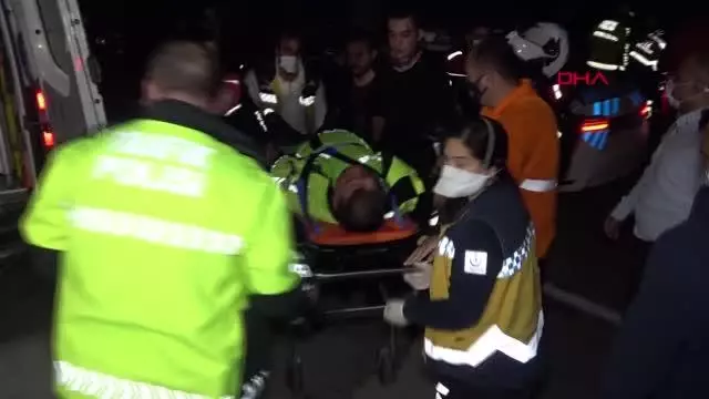 ADANA-Polis aracı, kovalamaca sırasında ağaca çarptı: 2 yaralı ADANA-Polis aracı, kovalamaca sırasında ağaca çarptı: 2 yaralı
