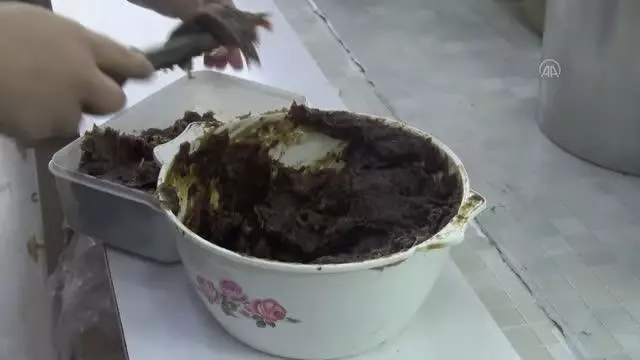 AFYONKARAHİSAR - Ramazan ayında 'hurmalı lokum' satışları arttı AFYONKARAHİSAR - Ramazan ayında 'hurmalı lokum' satışları arttı