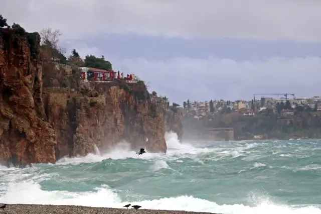 Antalya için fırtına uyarası Antalya için fırtına uyarası