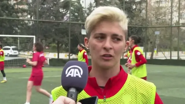 Ataşehir Belediyespor'un kaptanı Nagehan Akşan, takımdaki aile ortamının şampiyonluğu getireceğine inanıyor Ataşehir Belediyespor'un kaptanı Nagehan Akşan, takımdaki aile ortamının şampiyonluğu getireceğine inanıyor