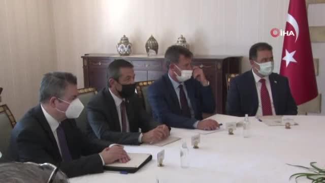 bakan cavusoglu kktc de siyasi parti liderler 3 14071277 o