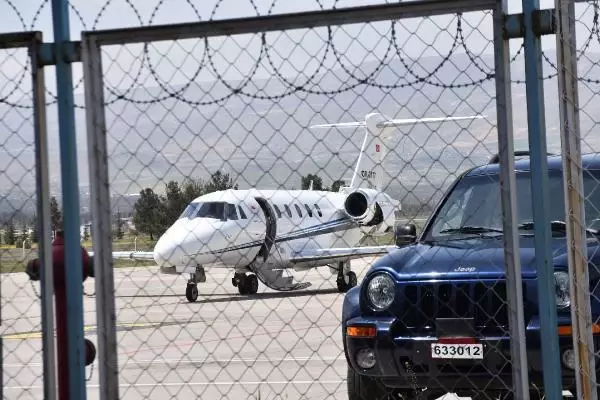 Bakan Pakdemirli'nin uçağı, Malatya'ya acil iniş yaptı (2) Bakan Pakdemirli'nin uçağı, Malatya'ya acil iniş yaptı (2)