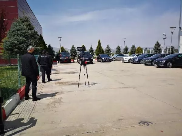 Bakan Pakdemirli'nin uçağı, Malatya'ya acil iniş yaptı (2) Bakan Pakdemirli'nin uçağı, Malatya'ya acil iniş yaptı (2)