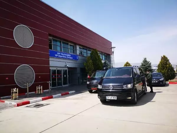 Bakan Pakdemirli'nin uçağı, Malatya'ya acil iniş yaptı (2) Bakan Pakdemirli'nin uçağı, Malatya'ya acil iniş yaptı (2)