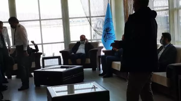 Bakan Pakdemirli'nin uçağı, Malatya'ya acil iniş yaptı (2) Bakan Pakdemirli'nin uçağı, Malatya'ya acil iniş yaptı (2)