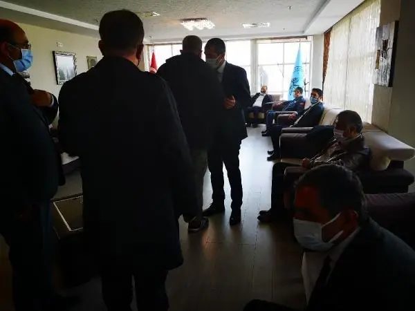 Bakan Pakdemirli'nin uçağı, Malatya'ya acil iniş yaptı (2) Bakan Pakdemirli'nin uçağı, Malatya'ya acil iniş yaptı (2)