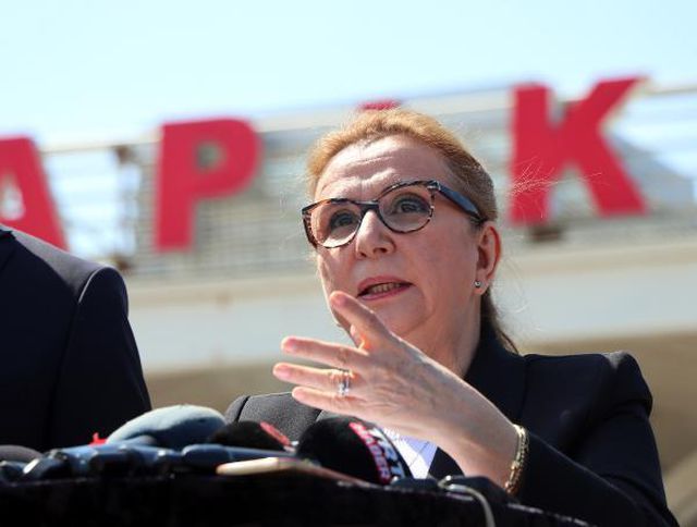 bakan pekcan gumruk kapilarinda 1 dakika bile 13 14071310 o
