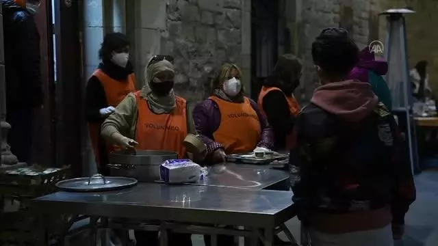 Son dakika haber: BARSELONA - Salgın nedeniyle Barselona'daki Müslümanlar ilk kez kilise avlusunda iftar yapıyor Son dakika haber: BARSELONA - Salgın nedeniyle Barselona'daki Müslümanlar ilk kez kilise avlusunda iftar yapıyor