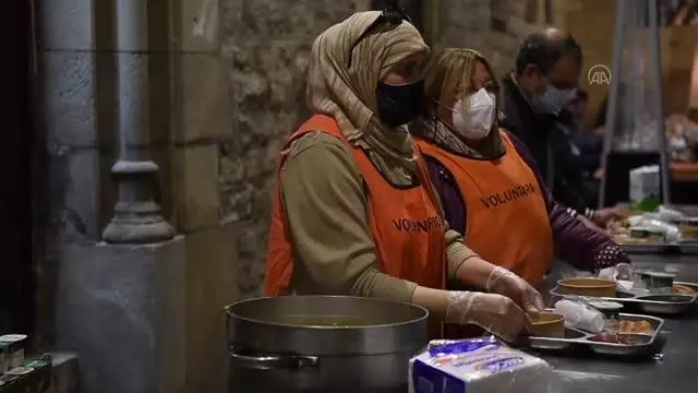 Son dakika haber: BARSELONA - Salgın nedeniyle Barselona'daki Müslümanlar ilk kez kilise avlusunda iftar yapıyor Son dakika haber: BARSELONA - Salgın nedeniyle Barselona'daki Müslümanlar ilk kez kilise avlusunda iftar yapıyor