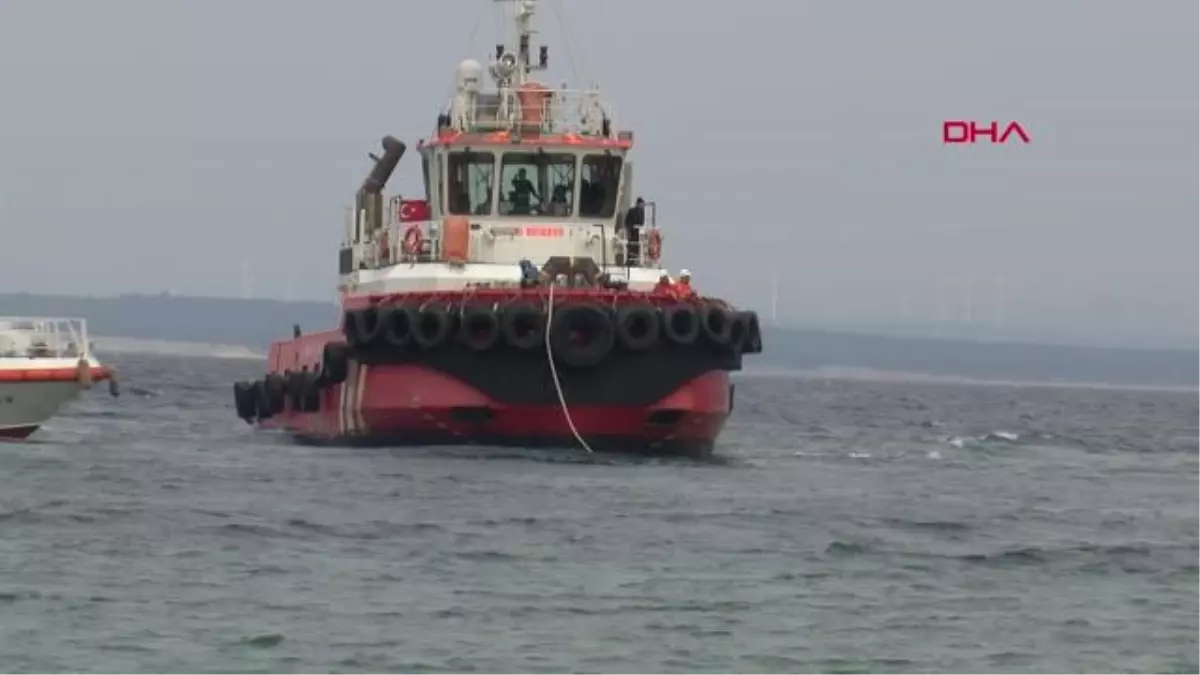BOZCAADA'DA KARAYA OTURAN KARGO GEMİSİ KURTARILDI