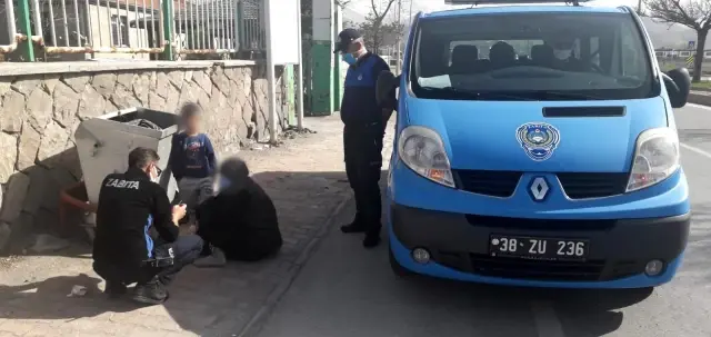 Dilenmeye taksiyle gitmişler! Zabıta ekipleri 'rezidans dilenciliğini' böyle deşifre etti Dilenmeye taksiyle gitmişler! Zabıta ekipleri 'rezidans dilenciliğini' böyle deşifre etti