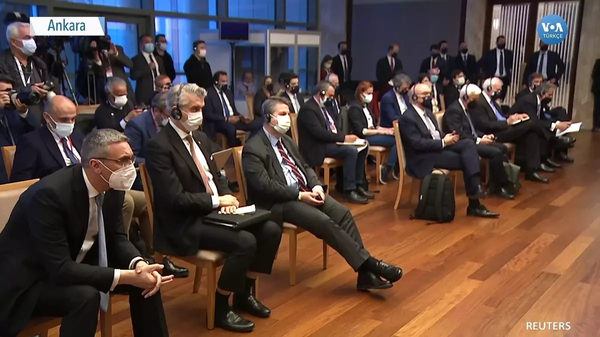Çavuşoğlu ile Dendias'ın Basın Toplantısında Gerilim