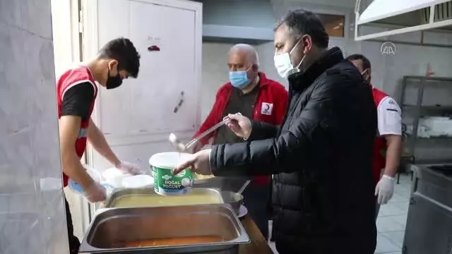Çubuk Belediye Başkanı Demirbaş, Türk Kızılayı Aşevi'ni ziyaret etti Çubuk Belediye Başkanı Demirbaş, Türk Kızılayı Aşevi'ni ziyaret etti