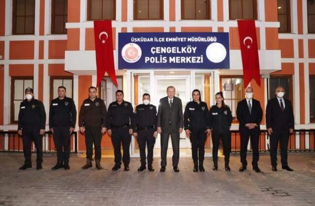 Cumhurbaşkanı Erdoğan ve Bakan Soylu, Çengelköy Polis Merkezi'nde iftar yaptı Cumhurbaşkanı Erdoğan ve Bakan Soylu, Çengelköy Polis Merkezi'nde iftar yaptı