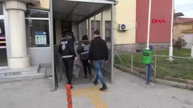 DARBETMEYE KALKIŞAN AKRABASINI ÖLDÜREN KADIN ADLİYEDE DARBETMEYE KALKIŞAN AKRABASINI ÖLDÜREN KADIN ADLİYEDE