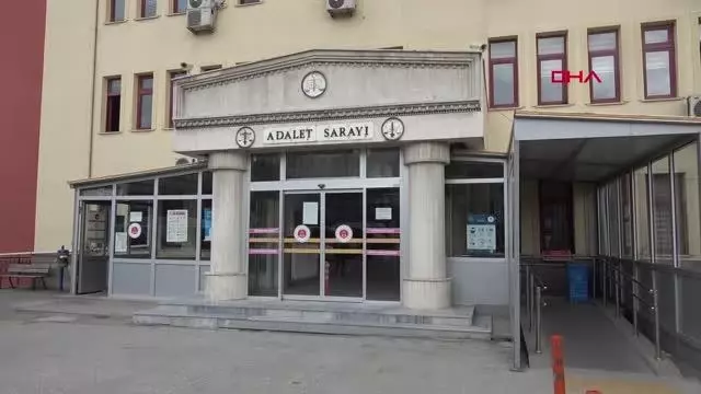 DARBETMEYE KALKIŞAN AKRABASINI ÖLDÜREN KADIN ADLİYEDE DARBETMEYE KALKIŞAN AKRABASINI ÖLDÜREN KADIN ADLİYEDE