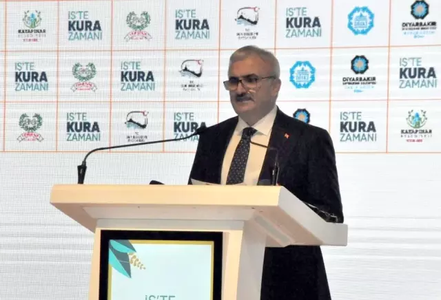 Diyarbakır'da işe alınacak 423 kişi için noter huzurunda kura çekildi Diyarbakır'da işe alınacak 423 kişi için noter huzurunda kura çekildi