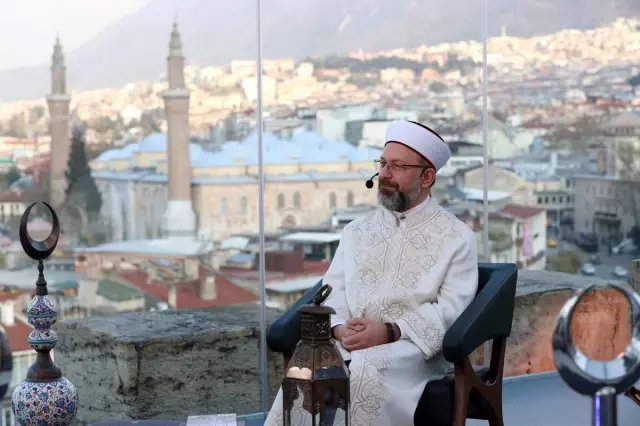 Erbaş: 'Sosyal medyada bir yalanı binlerce kişinin beğeniyor olması, şifa aramamız gereken kötü bir hastalık' Erbaş: 'Sosyal medyada bir yalanı binlerce kişinin beğeniyor olması, şifa aramamız gereken kötü bir hastalık'