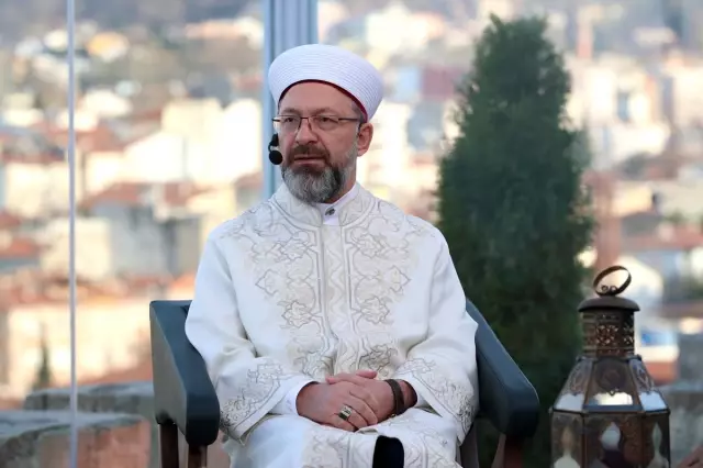 Erbaş: 'Sosyal medyada bir yalanı binlerce kişinin beğeniyor olması, şifa aramamız gereken kötü bir hastalık' Erbaş: 'Sosyal medyada bir yalanı binlerce kişinin beğeniyor olması, şifa aramamız gereken kötü bir hastalık'