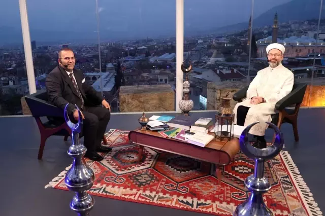 Erbaş: 'Sosyal medyada bir yalanı binlerce kişinin beğeniyor olması, şifa aramamız gereken kötü bir hastalık' Erbaş: 'Sosyal medyada bir yalanı binlerce kişinin beğeniyor olması, şifa aramamız gereken kötü bir hastalık'