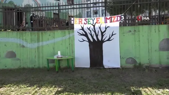Esenyurtlu minikler ağaç dikti Esenyurtlu minikler ağaç dikti