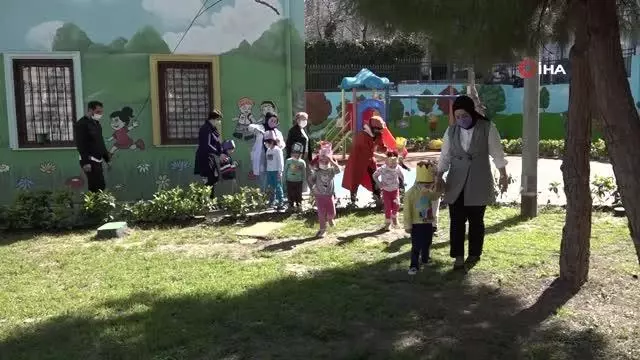 Esenyurtlu minikler ağaç dikti Esenyurtlu minikler ağaç dikti