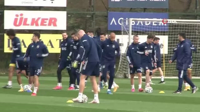 Fenerbahçe'de Başakşehir maçı hazırlıkları devam etti ...