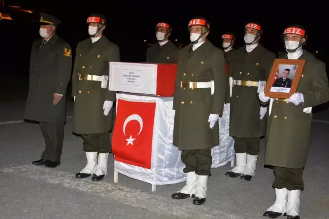 Son dakika haberi | Hakkari'de şehit Uzman Çavuş Günaydın için tören düzenlendi Son dakika haberi | Hakkari'de şehit Uzman Çavuş Günaydın için tören düzenlendi