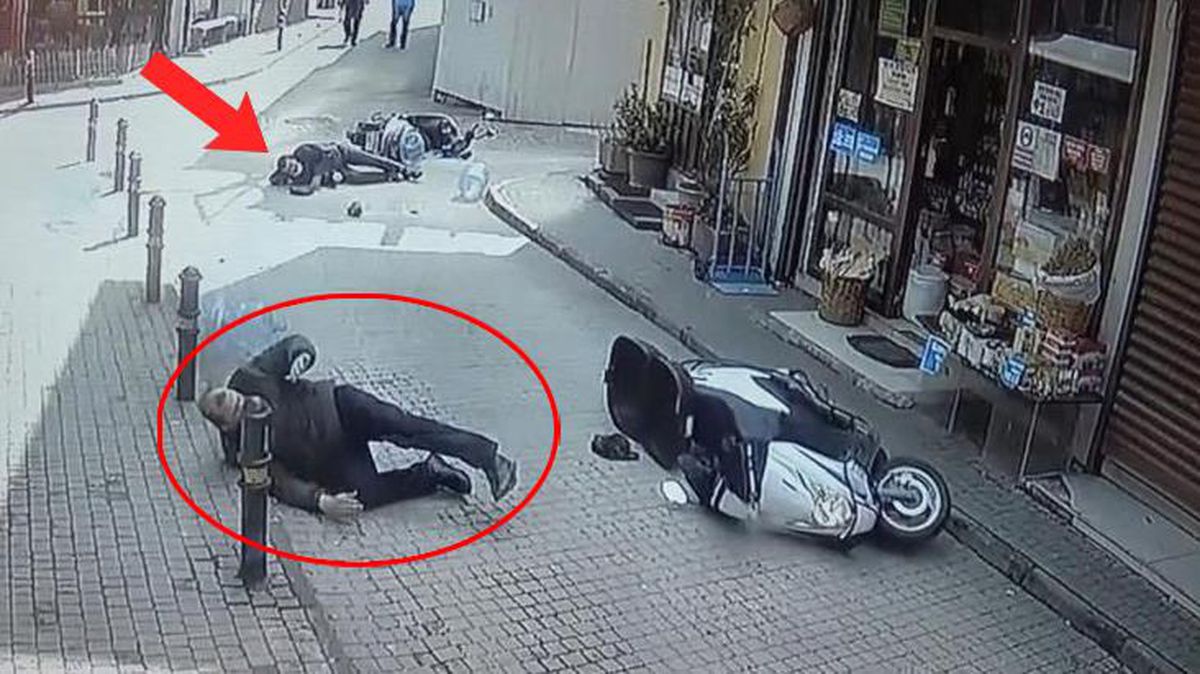 İki motosiklet fena çarpıştı! Sürücülerden biri yerde acı içinde kıvranırken, diğeri kaçtı